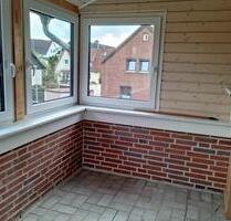 Charmante 3-Zimmer-Dachgeschosswohnung mit Wintergarten in ruhiger Lage - Garbsen