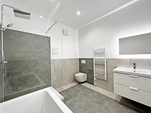 Foto - Hochwertiges Wellness-Bad - Komplett Saniert - Zentrale Lage in Ilsfeld - Inkl. EBK & Stellplatz