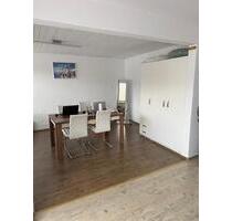 Ruhige, helle 3,5 Zimmer Wohnung EBK & Garage - Leinfelden-Echterdingen