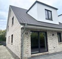 Moderne DHH mit 4 ZI, EBK, Vollbad, Gäste-WC, Terrasse & Garten - Schwentinental