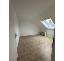 Zentrale 2-ZKB Dachgeschosswohnung direkt am Cinestar - Saarbrücken West