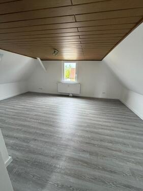 Foto - Frisch renovierte Dachgeschosswohnung in Budenheim – modern, hell