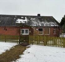 Freistehendes Einfamilienhaus mit großem Grundstück, Garage - Eggstedt