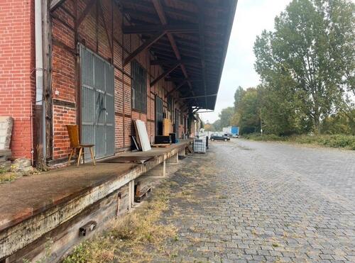 Foto - Robuste Projekt u. Bauhoffläche auf ehemaligen Güterbahnhof