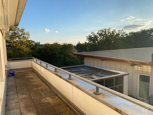 Foto - Norderstedt - Kohfurth in 2.Reihe - renoviertes Penthouse mit Balkonterrasse - 2x Bäder - TG-Platz - ab sofort