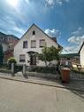Foto - Zweifamilienhaus mit Nebengebäude und Garten