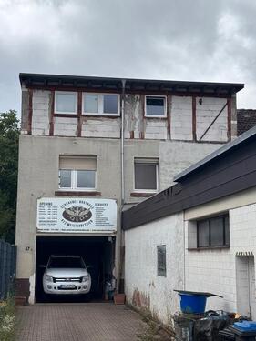 Foto - Grosses Wohnhaus mit eingerichteter KFZ Werkstatt