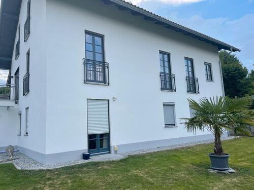 Foto - Einfamilienhaus mit Einliegerwohnung & Doppelgarage
