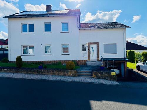 Foto - Zweifamilienhaus mit PV-Anlage, Wallbox, großem Garten mit Pool