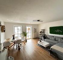 Helle 3 Zimmer Wohnung, teils renoviert (z.B. Bad) Januar 2027 - Schwandorf