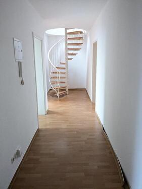 Foto - Schöne 3 Raum-Maisonette-Wohnung, mit großzügigen Räumen und Badezimmer mit Taglicht und Badewanne
