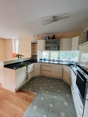 Foto - Außergewöhnliche 4,5 Zimmerwohnung mit Einbauküche und riesiger Terrasse im Grünen!