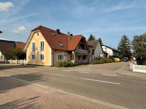 Foto - kernsanierte 4 Zimmer Wohnung (110 m2) EG