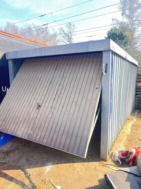 Foto - Garage mit Schwingtor gebrauchte
