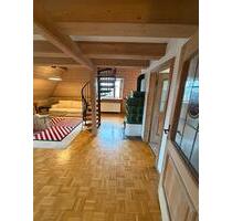 Möblierte 2-Zimmer-Galeriewohnung im Dachgeschoss in Regensburg