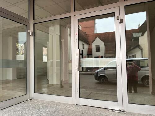 Foto - Gewerberaum zu vermieten - 1.400,00&nbsp;EUR Kaltmiete, ca.&nbsp; 4,00&nbsp;m&sup2;