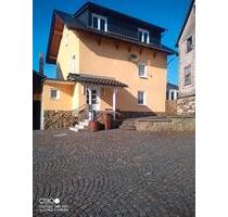 Ein Familien Haus mit zwei neben gebeute - Weilburg