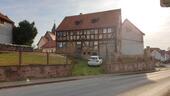 Foto - Mehrfamilienhaus mit Grundstück. Sanierungsbedürftig