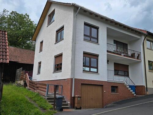 Foto - 2 Parteienhaus mit ausgebauten Dachgeschoss in ruhiger Lage