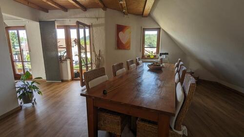 Foto - Mietwohnung 1.OG 103m² 2 Balkone 26m² Stpl. Küche Ofen...