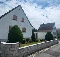 Einfamilienhaus in Ebersdorf mit Garten, 2 Garagen, Keller - Niederfüllbach