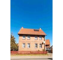 Zweifamilienhaus auf schönen 3-Seitenhof - Groß Quenstedt Zweifamilienhaus auf schönen 3-Seitenhof - Groß Quenstedt