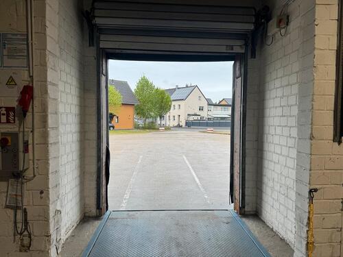 Foto - 1400qm Lagerhalle mit Büro und Rampen in Hückelhoven