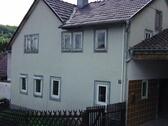 Foto - Kleines Haus mit Nebengebäude aus ehemaliger Landwirtschaft