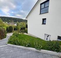 Moderne 3 Zimmer Wohnung zum mieten mit Garten und Parkplatz in Aidlingen – Erstbezug, Baujahr 2025