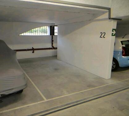 Foto - Tiefgaragenstellplatz zu vermieten. 3 Fußminuten zur S-Bahn