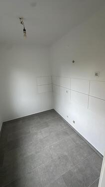 Foto - Kernsanierte 2-Zimmer-Wohnung in Oberhausen mit Gartennutzung und Garage