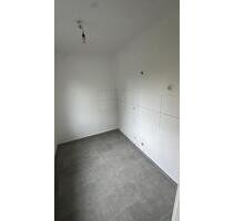 Kernsanierte 2-Zimmer-Wohnung in Oberhausen mit Gartennutzung und Garage