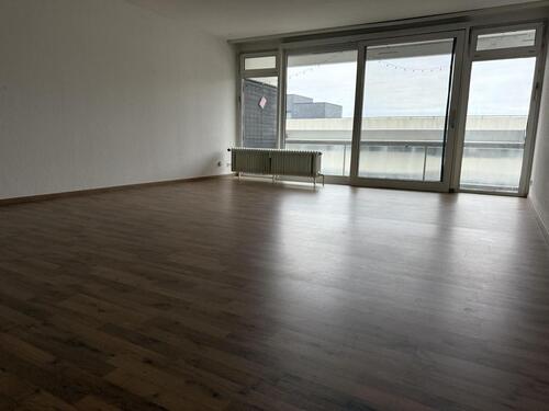 Foto - großzügige 2-Zimmer-Wohnung mit EBK, Balkon & Aufzug – barrierefreier Zugang