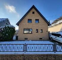 Freist. EFH + Garage +gr. Garten im Herzen v. Rheidt bezugsbereit - Niederkassel