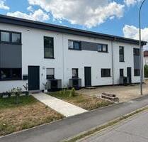 Erstbezug-Neubau-Reihenhaus in Oberstreu