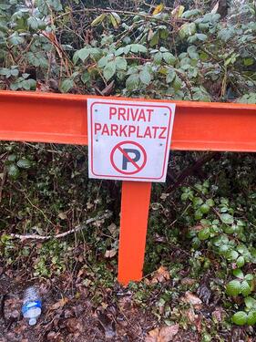 Foto - Parkplatz Stellplatz zu mieten - 50,00 EUR Miete,