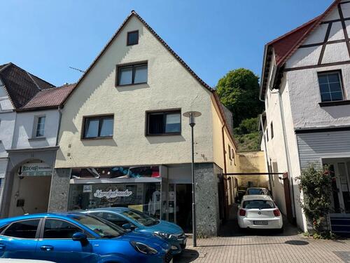 Foto - Geschäfts- und Zweifamilienhaus in zentraler Lage