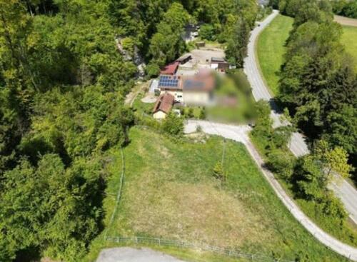 Foto - 3 Familien Haus mit Stall und Autowerkstatt