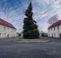 * Frisch renoviert in ruhiger Lage - Hübsche 2-Zimmer Wohnung im DG - Tageslichtbad mit Badewanne * - Borna