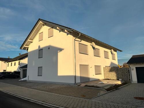 Foto - Doppelhaushälfte zur Miete - 1.350,00&nbsp;EUR Kaltmiete, ca.&nbsp; 175,00&nbsp;m&sup2;