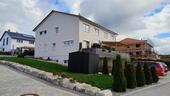 Foto - moderne Doppelhaushälfte mit Süd-Balkon