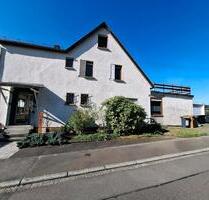 Einfamilienhaus mit 2 Etagen und 4 Garagen - Steinebach/Sieg