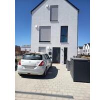 Neues, energieeffizientes Einfamilienhaus mit EBK und Garten - Köfering