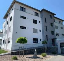 Zentral gelegene 3-Zimmer-Wohnung (80 m²) Balkon & Stellplätzen - Roding