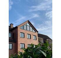 Zentrale Lage nähe U-Bahn, moderne 3-Zi.-Whg. über 2 Ebenen, Fahrstuhl - Norderstedt Garstedt