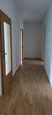 Foto - +++SCHICKE 2-R.-WHG.+KÜCHE M. BALKON+TAGESLICHTBAD+HELLES WOHNZIMMER!!!+++