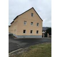 HELLE GROSSZÜGIGE 4 ZIMMER DG WOHNUNG MIT EINBAUKÜCHE. - Malborn