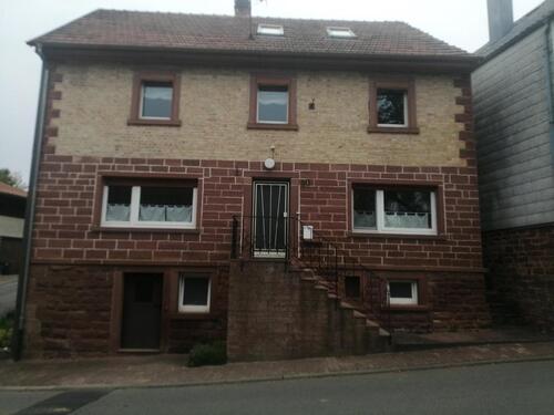Foto - Einfamilienhaus mit Nebengebäude