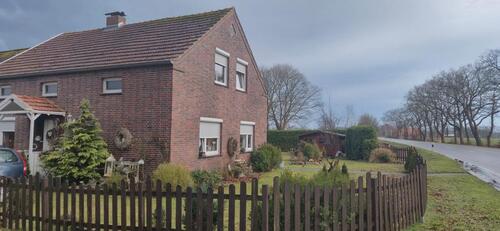 Foto - Haushälfte mit großzügigem Garten