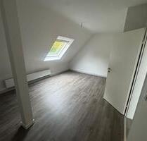 Frisch sanierte Dachgeschosswohnung in Langenfeld - Reusrath - Langenfeld (Rheinland)